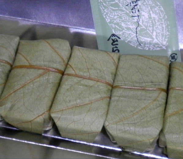 japanese-food-kakinoha-zushi